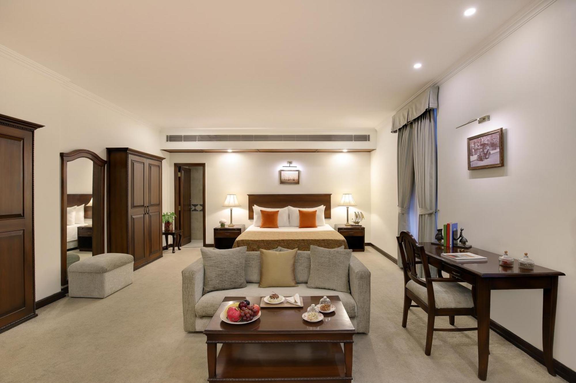 Ambassador, New Delhi - Ihcl Seleqtions Hotel Екстериор снимка A suite at the hotel